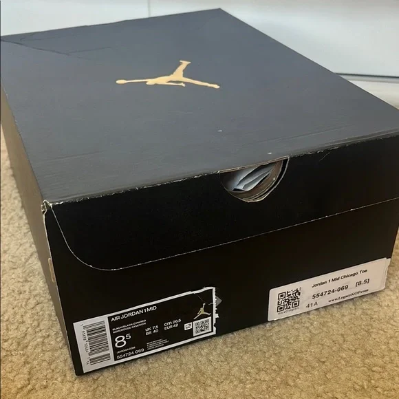 Nike Air Jordan 1 Mid Red and Black Sneakers High-Top Style with box - Picture 4 of 6